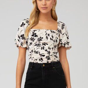 ASTR Floral Puff-Sleeve Top
